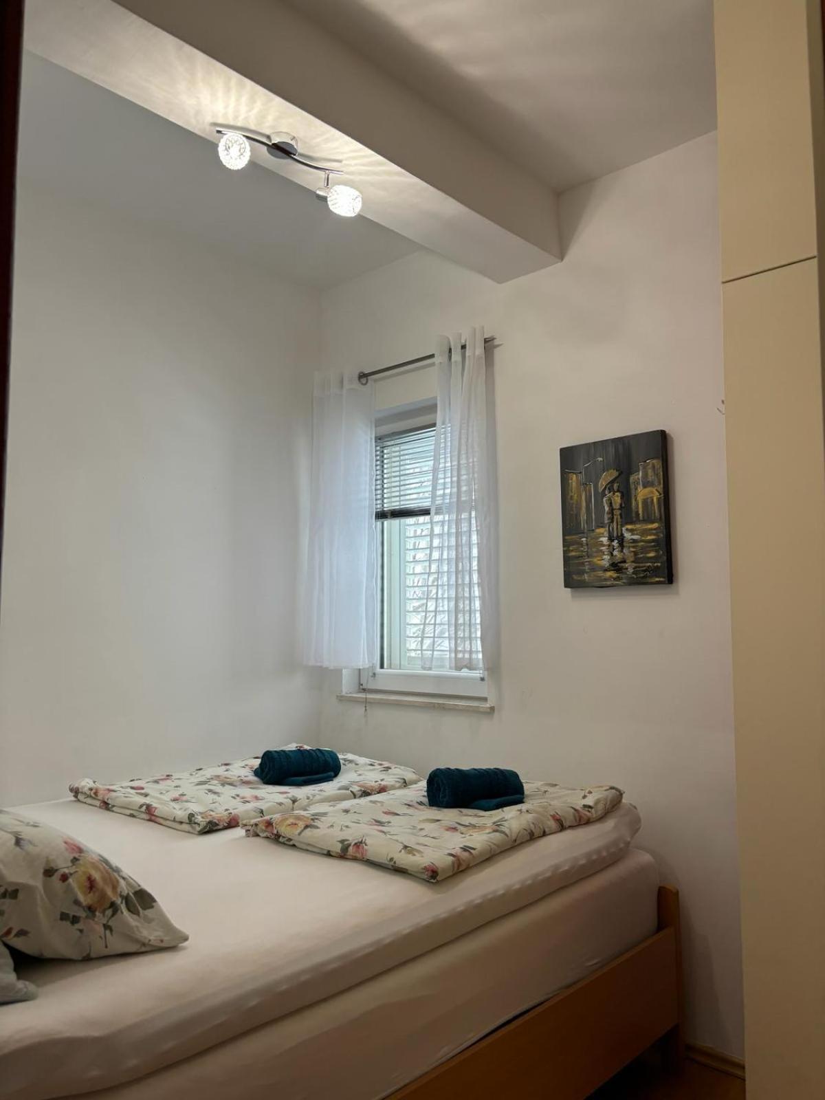 Apartment Eny Baška Voda Eksteriør bilde